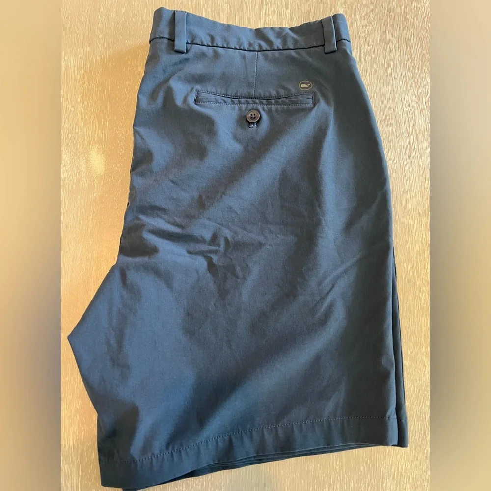 Vineyard Vines breaker shorts Men's Navy Blue Shorts size 36